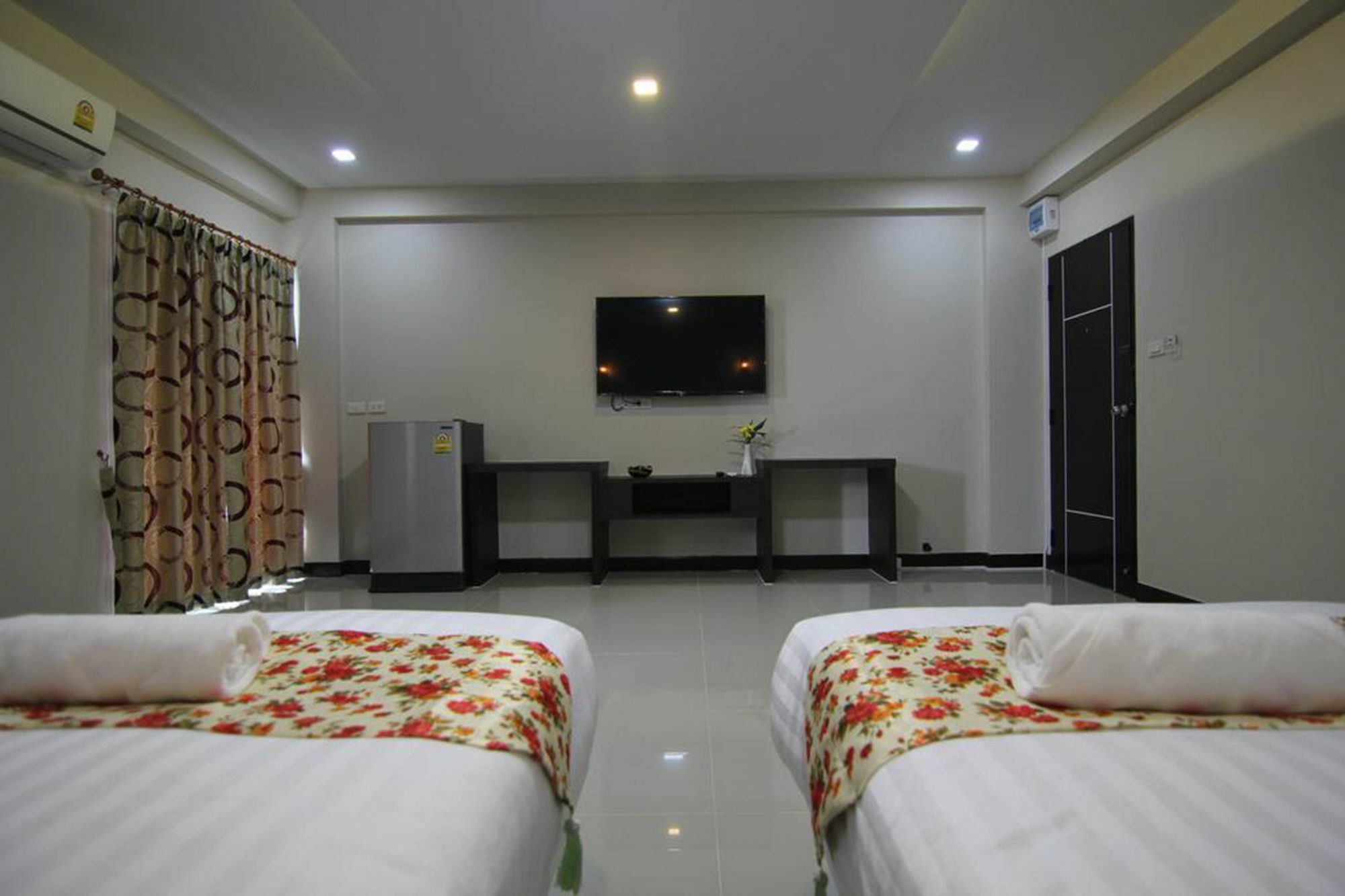 Gold Airport Suites Bangkok Extérieur photo